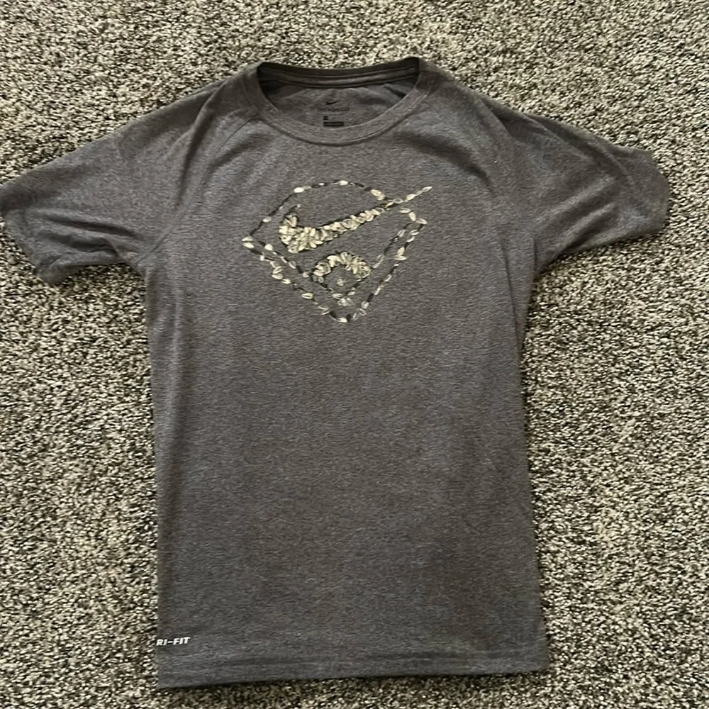 Nike Youth Medium T-Shirt Black Logo Athletic Tee Dark Grey